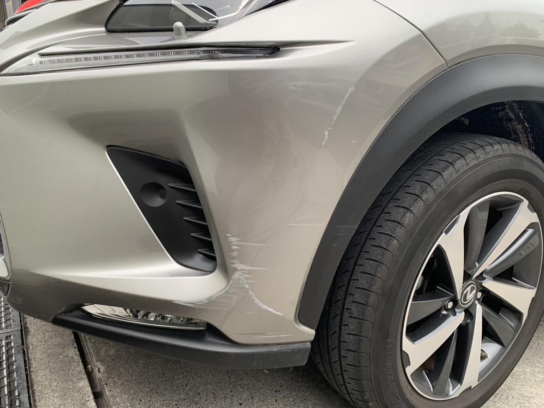【新座店】レクサス NXの左フロントバンパーの修理事例