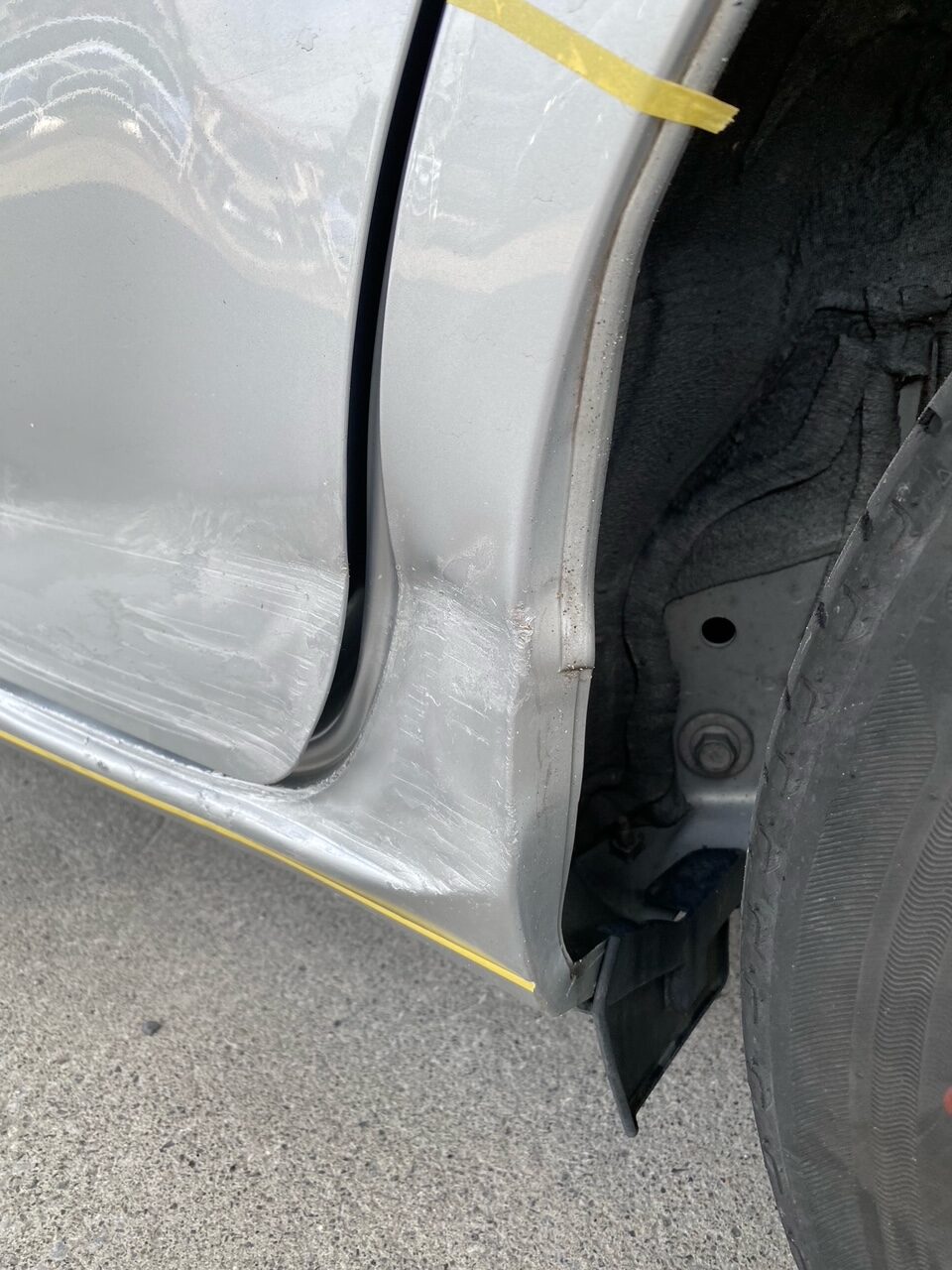 【東村山店】トヨタ カローラフィールダーの左ロッカーパネルの修理事例