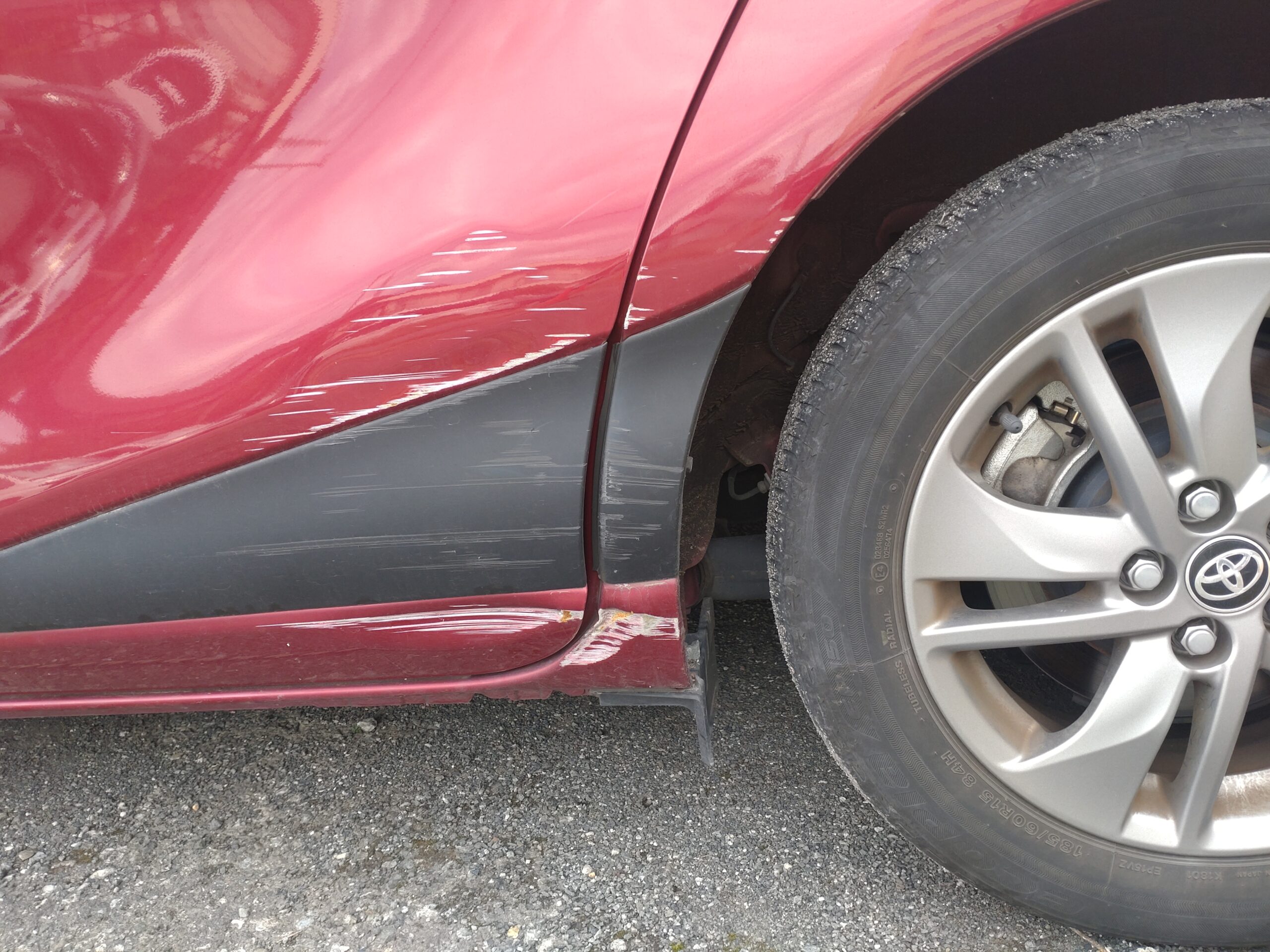 【東村山店】トヨタ シエンタの左リアドアの修理事例