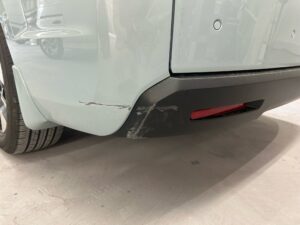 【松戸店】ホンダ ステップワゴンの左リアバンパー、左リアバンパーガーニッシュの修理事例1