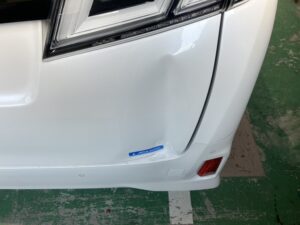 【浜松店】トヨタ ヴェルファイアのバックドアの修理事例2