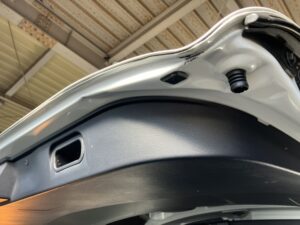 【浜松店】トヨタ ヴェルファイアのバックドアの修理事例4