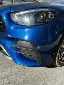 【相模原16号店】メルセデス・ベンツ Eクラスの左フロントバンパーの修理事例1