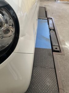 【藤沢店】ホンダ N-ONEの左フェンダーの修理事例1