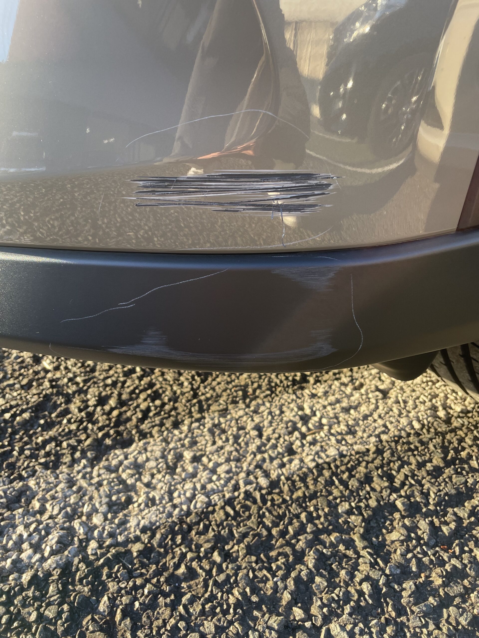 【藤沢店】マツダ CX-5の左フロントバンパー、ガーニッシュの修理事例