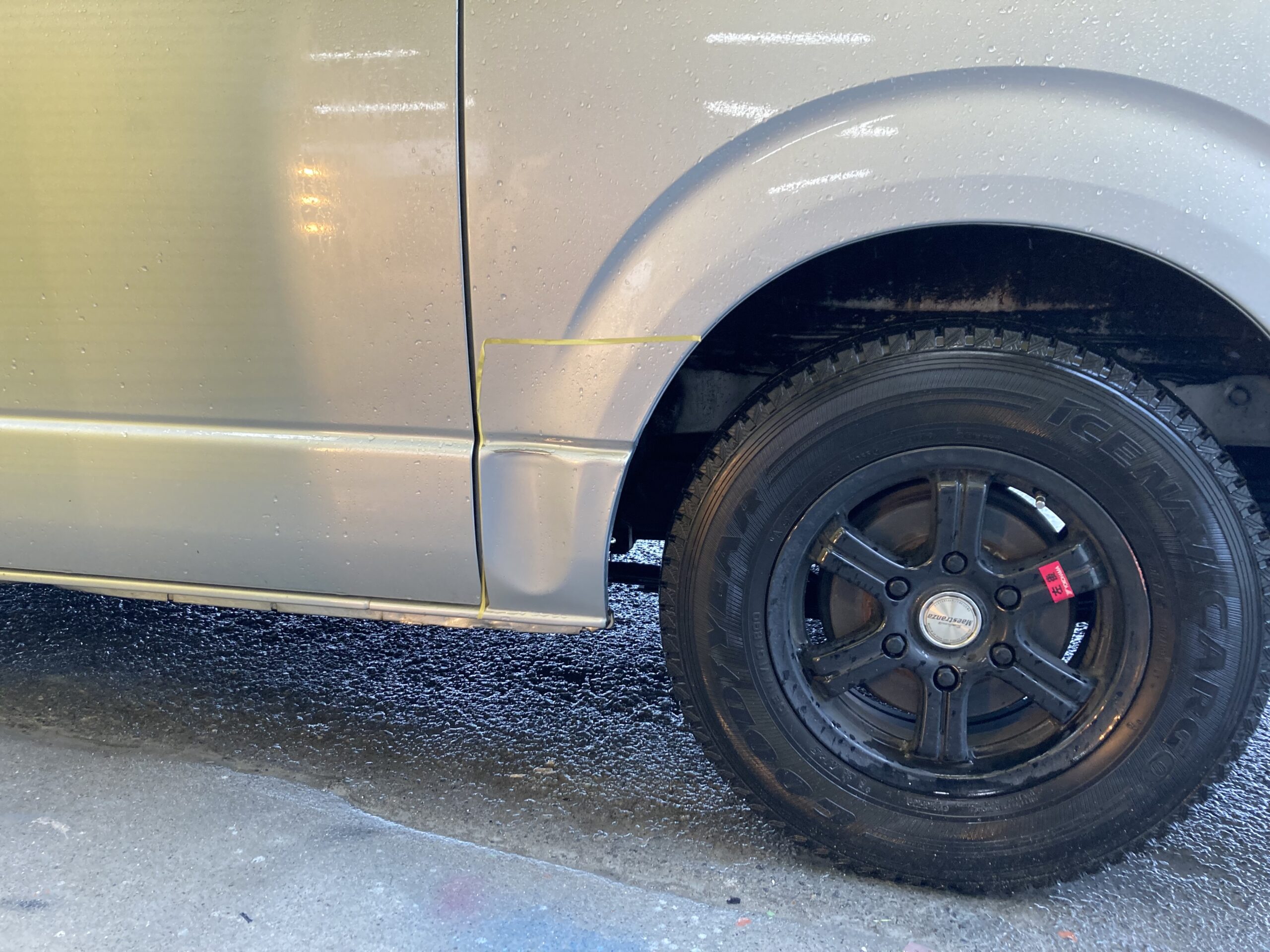 【川越店】トヨタ ハイエース 左クオーターの修理事例