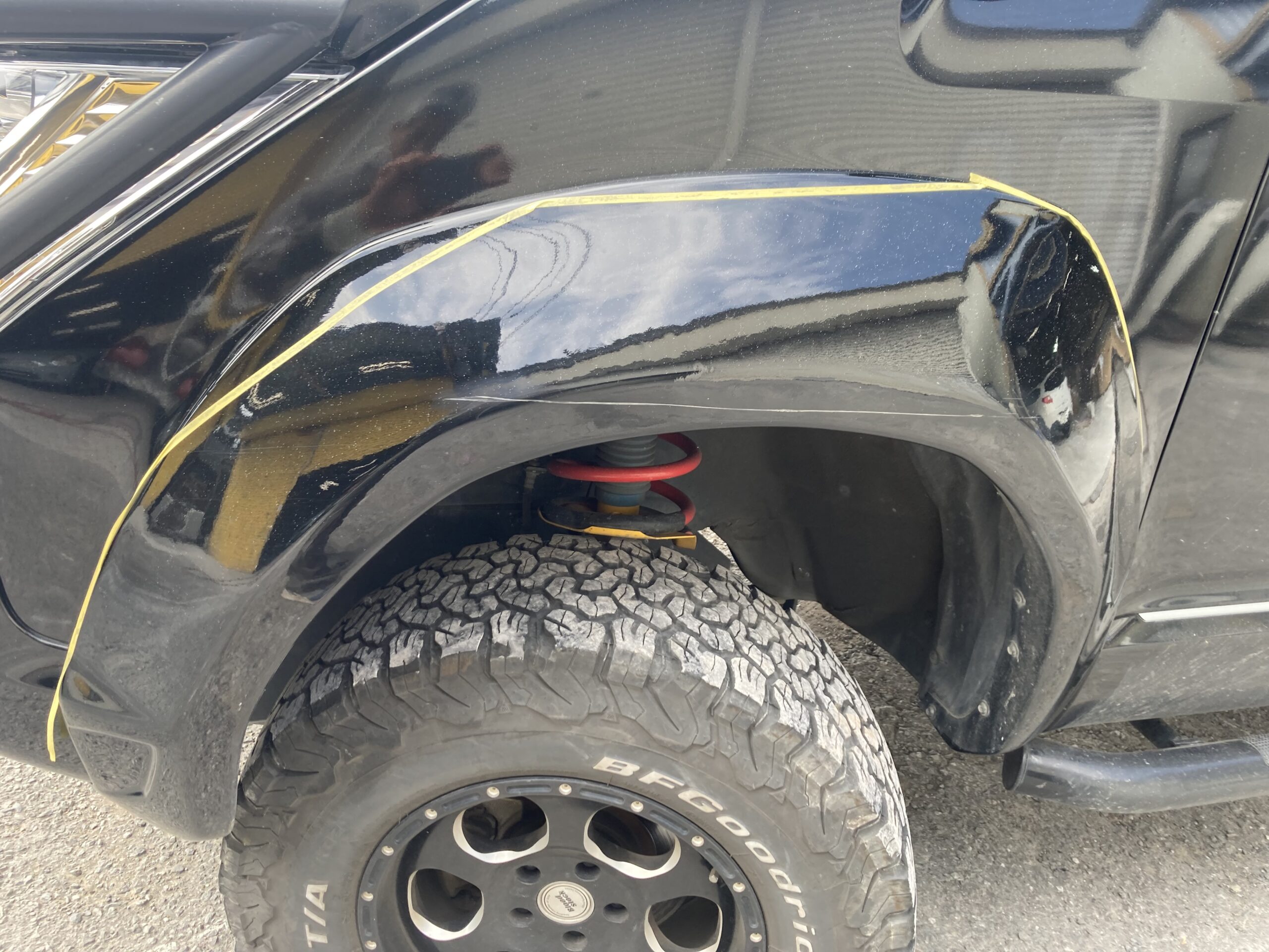 【川越店】三菱 デリカD:5 左フェンダーの修理事例