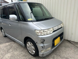 【松戸店】ダイハツ タントの右フロントバンパー、右フェンダーパネルの修理事例1