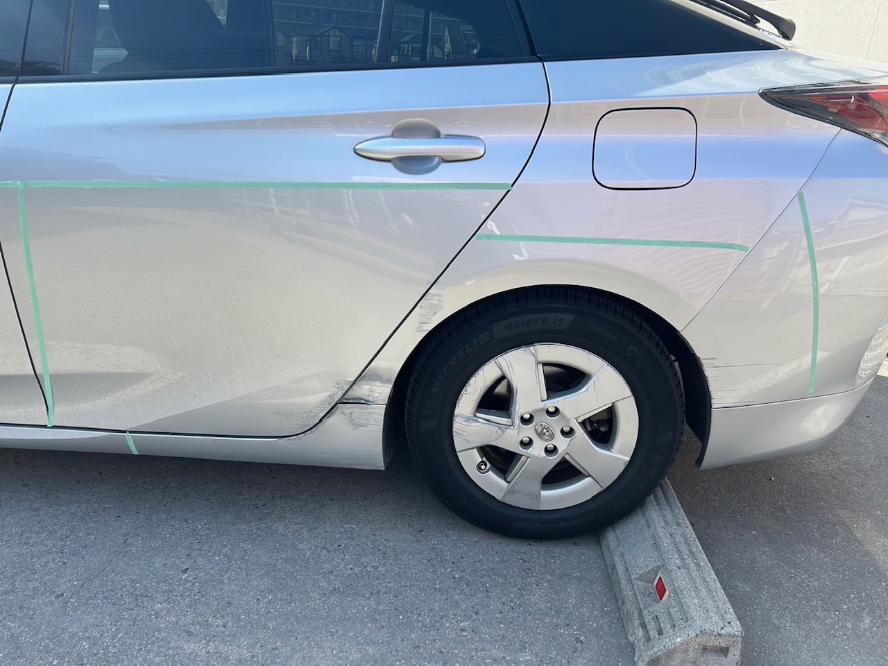 【松戸店】トヨタ プリウス 左リアドア、左クォーター、左サイドステップの修理事例