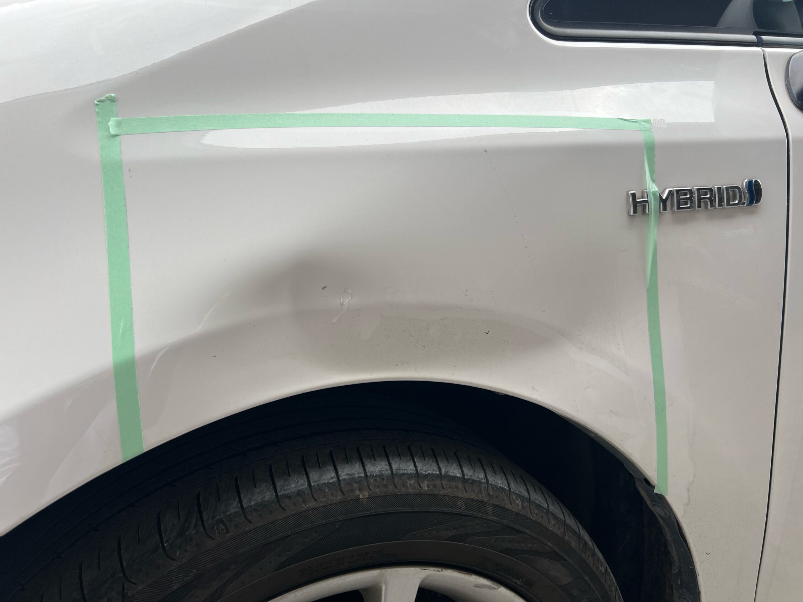 【松戸店】トヨタ プリウスアルファ 左フェンダーの修理事例