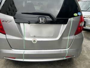 【松戸店】ホンダ フィット リアドアパネル、リアバンパーの修理事例1