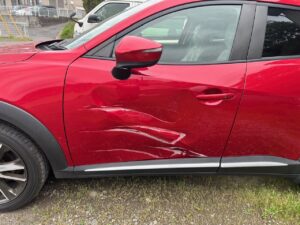 【松戸店】マツダ CX-3 左フロントドアの修理事例1