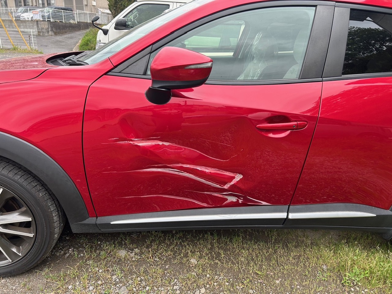 【松戸店】マツダ CX-3 左フロントドアの修理事例