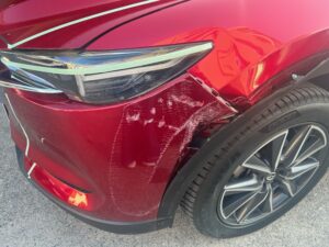 【松戸店】マツダ CX-5 右フロントバンパー、右フェンダーパネル、右フロントフェンダーガーニッシュ交換、ボンネット交換の修理事例1