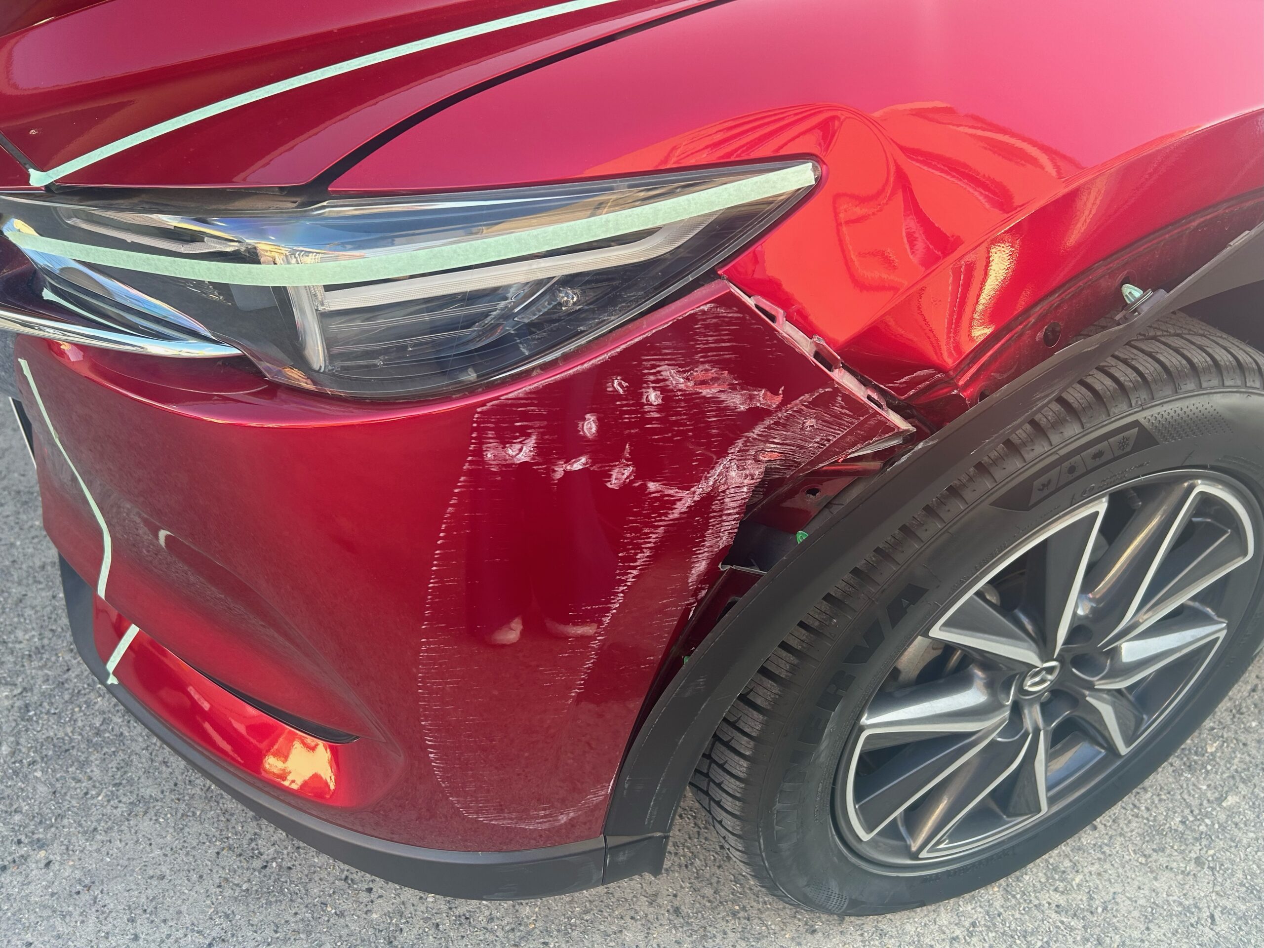 【松戸店】マツダ CX-5 右フロントバンパー、右フェンダーパネル、右フロントフェンダーガーニッシュ交換、ボンネット交換の修理事例