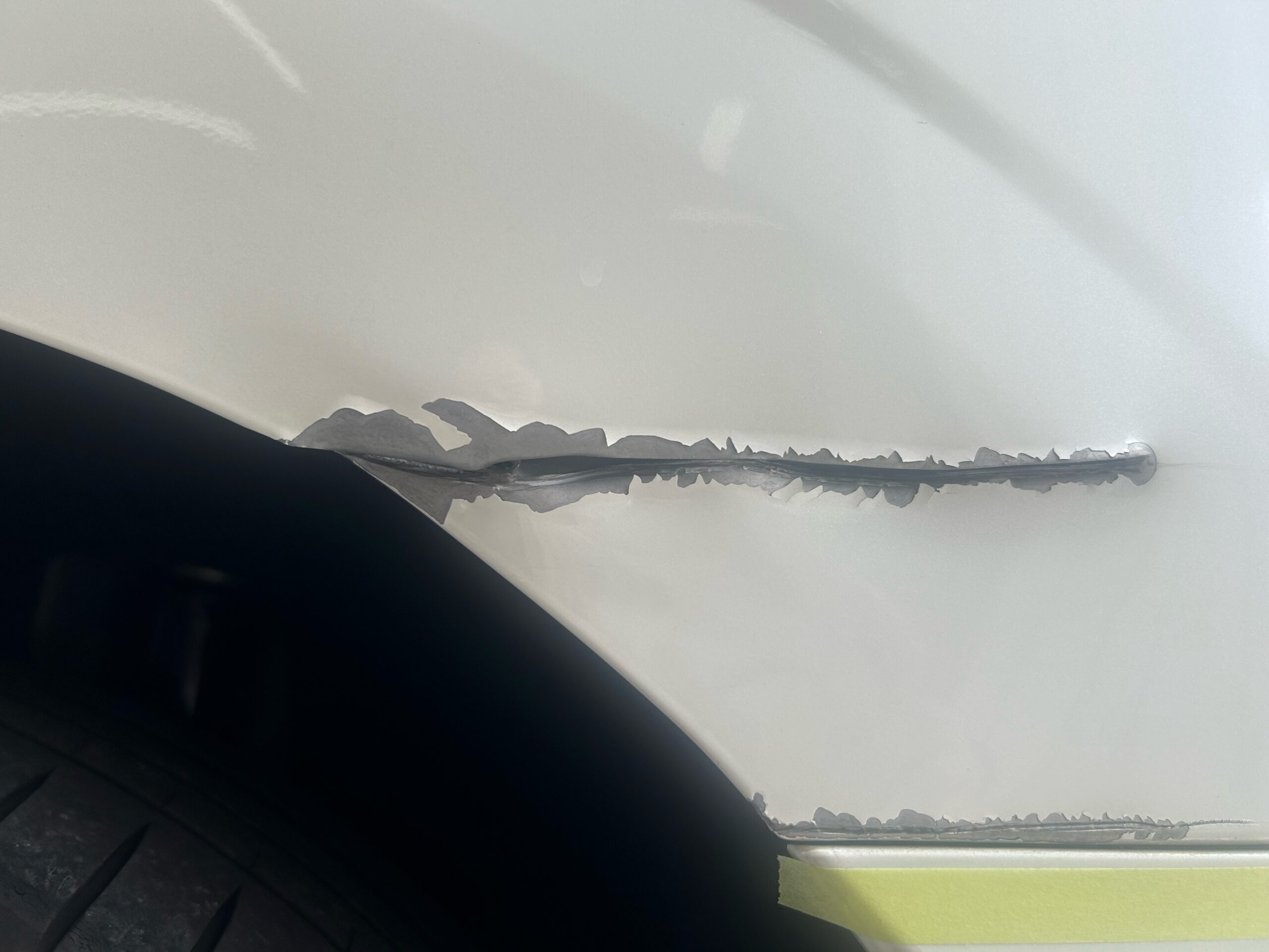 【松戸店】日産 セレナ 左クオーターパネル交換、左クオーターガラス交換の修理事例