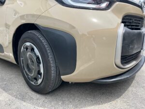 【松戸店】トヨタ シエンタ 右フロントバンパー、左ロッカーパネルの修理事例3