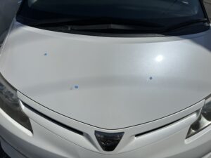 【越谷店】トヨタ エスティマ ボンネット・右フロントフェンダーの板金塗装・修理事例1