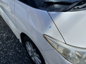 【越谷店】トヨタ エスティマ ボンネット・右フロントフェンダーの板金塗装・修理事例2