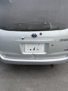 【岡山店】トヨタ サクシード バックゲートの板金塗装・修理事例1