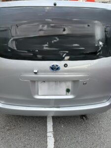 【岡山店】トヨタ サクシード バックゲートの板金塗装・修理事例2