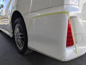 【茨木店】トヨタ ヴォクシー 左リヤバンパーの板金塗装・修理事例4