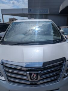 【岡山店】トヨタ アルファード ボンネットの板金塗装・修理事例2