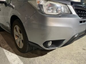【松戸店】スバル フォレスター 右フロントバンパーの板金塗装・修理事例2