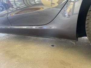 【松戸店】テスラ モデルY 左ロッカーパネルの板金塗装・修理事例2