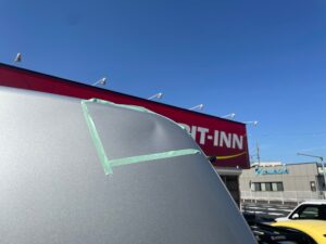 【松戸店】トヨタ ハイエース バックドアの板金塗装・修理事例1