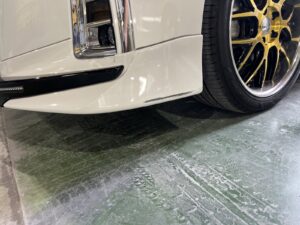 【習志野店】トヨタ アルファード 左フロントバンパーアンダー（エアロ）の板金塗装・修理事例1
