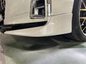 【習志野店】トヨタ アルファード 左フロントバンパーアンダー（エアロ）の板金塗装・修理事例2