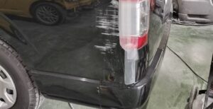 【習志野店】トヨタ ハイエース 左クォーターパネルの板金塗装・修理事例1