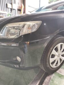 【習志野店】トヨタ フィールダー 左フロントバンパーの板金塗装・修理事例1