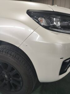 【習志野店】トヨタ ランドクルーザープラド 右フロントバンパー、右フロントフェンダーの板金塗装・修理事例1