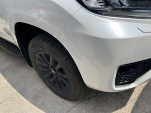 【習志野店】トヨタ ランドクルーザープラド 右フロントバンパー、右フロントフェンダーの板金塗装・修理事例2