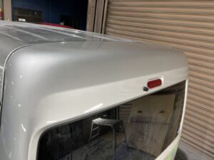 【習志野店】日産 NV100クリッパー バックドアパネルの板金塗装・修理事例2