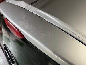 【習志野店】日産 ノート ボンネットフード、バックドアパネル（上部）の板金塗装・修理事例2