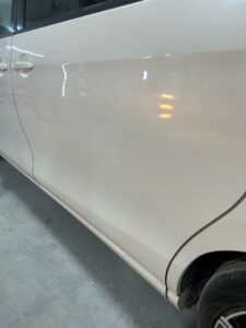 【平塚店】トヨタ エスティマ 左スライドドアパネルの板金塗装・修理事例6