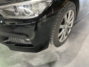 【習志野店】BMW 3シリーズ 左フロントバンパーの板金塗装・修理事例2