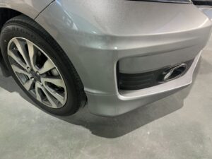 【習志野店】ホンダ フィット 右フロントバンパー、右フロントバンパーアンダーの板金塗装・修理事例2