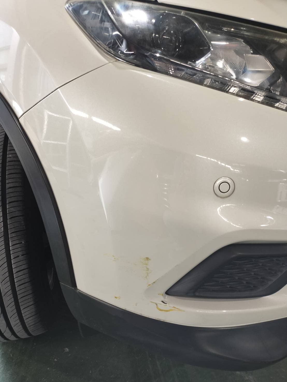 【習志野店】日産 エクストレイル 右フロントバンパー、右フロントフェンダーガーニッシュの板金塗装・修理事例