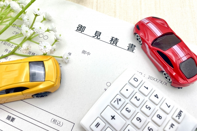 車の修理見積書と電卓