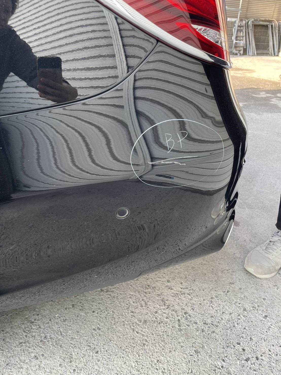 【越谷店】メルセデスベンツ E63 左リアバンパーの板金塗装・修理事例1