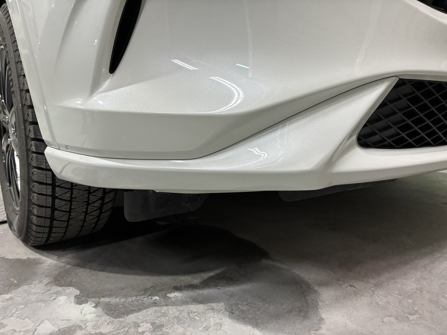 【越谷店】ホンダ ZR-V 右フロントバンパースポイラーの板金塗装・修理事例2