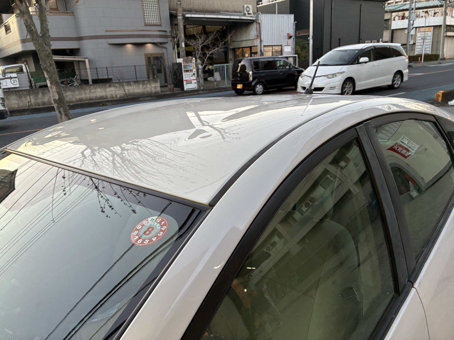 【越谷店】トヨタ プリウス ルーフ、左右ルーフピラー、左ミラーカバー、左クォーターの板金塗装・修理事例7
