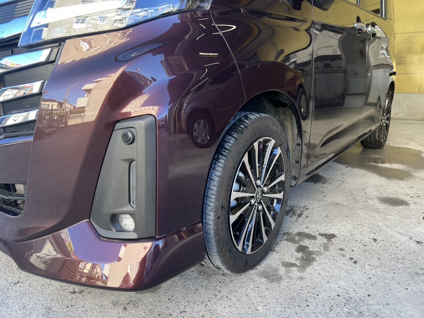 【松戸店】トヨタ ルーミー 左フロントバンパーの板金塗装・修理事例2