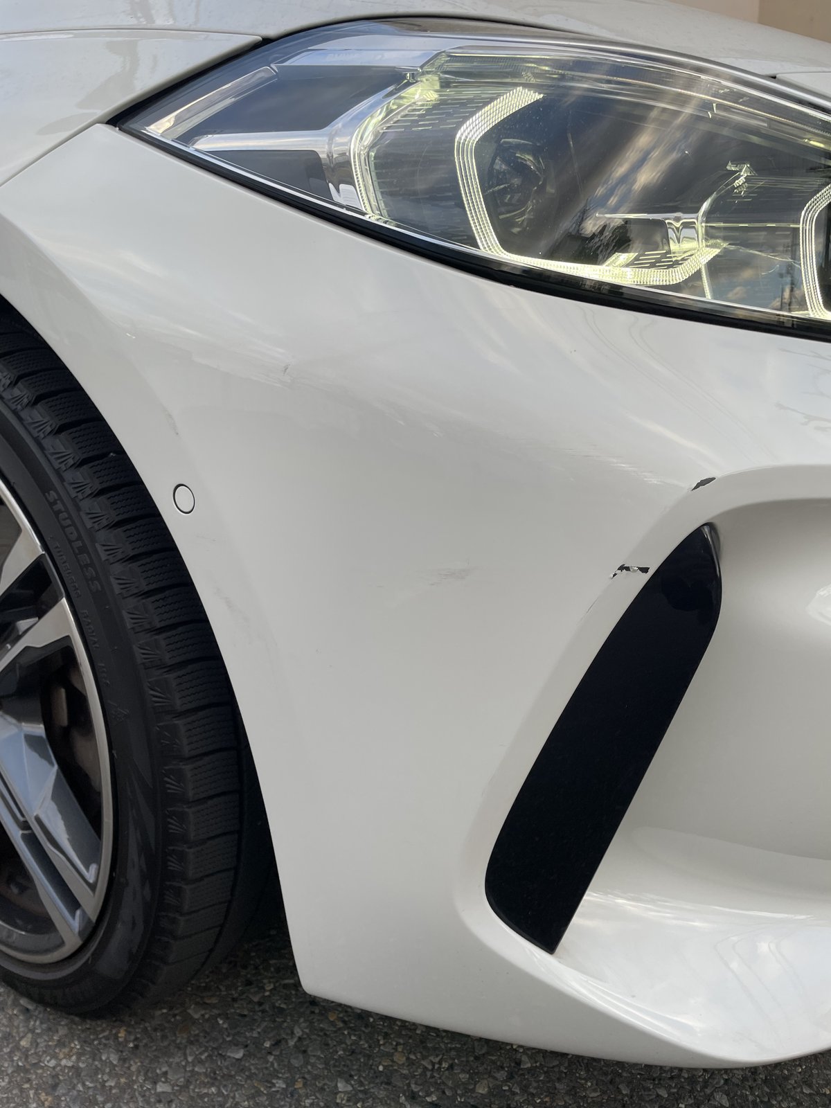 【江戸川店】BMW 1シリーズ 右フロントバンパーの板金塗装・修理事例2